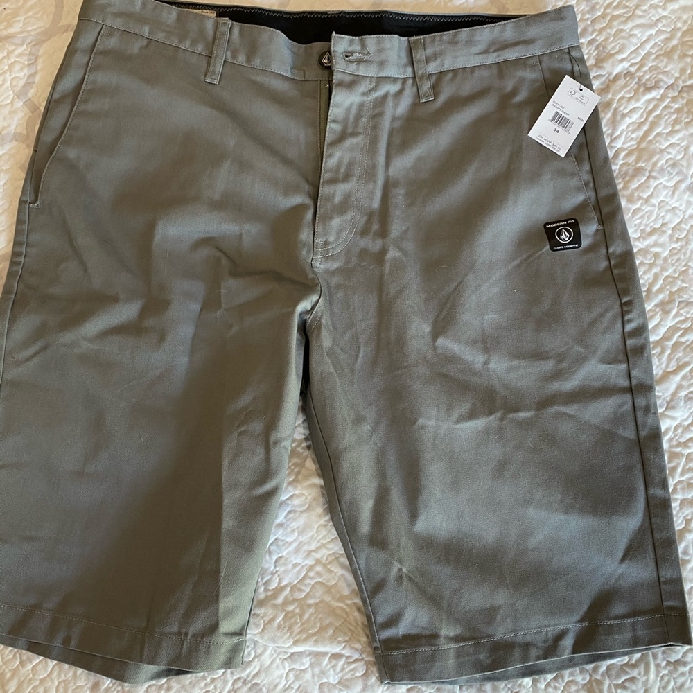 NWT Men’s Volcom Shorts